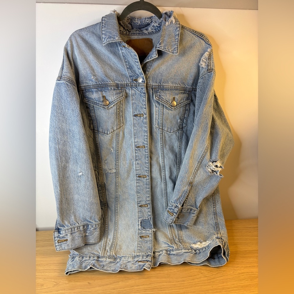 American Eagle Women's Distressed Denim Jacket Oversized Small‎